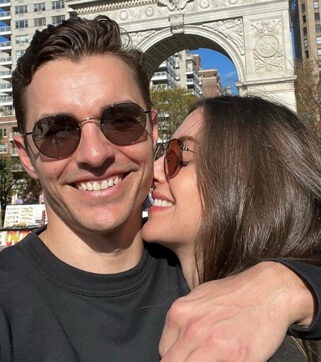 Alison Brie with her husband, Dave Franco. 